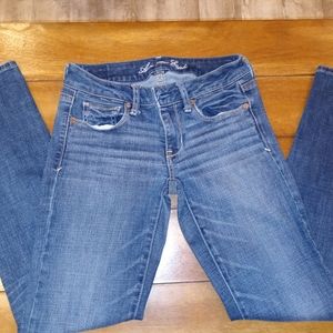 American Eagle size 2 skinny jeans.